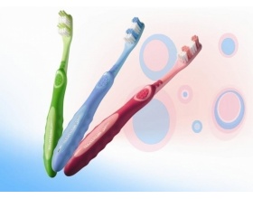 ELGYDIUM Οδοντόβουρτσα κατάλληλη για παιδιά ηλικίας από 7 έως 12 ετών σε χρώμα μπλέ 1 τεμάχιο