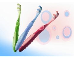 ELGYDIUM Οδοντόβουρτσα κατάλληλη για παιδιά ηλικίας από 7 έως 12 ετών σε χρώμα πράσινο 1 τεμάχιο 