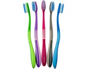 Jordan Clean Between Οδοντόβουρτσα με Μικροίνες Μαλακή, 1τμχ