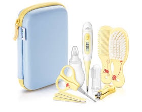 Philips AVENT Baby Care Set, Σετ για την ολοκληρωμένη περιποίηση του μωρού σας μέσα σε πρακτικό τσαντάκι, περιέχει Ψηφιακό Θερμόμετρο SCH400/00, Ρινικό αποφρακήτρα, Οδοντόβουρτσα δαχτύλου, Σετ για τα νύχια, Βούρτσα & χτένα Philips AVENT Baby Care Set, Σετ για την ολοκληρωμένη περιποίηση του μωρού σας μέσα σε πρακτικό τσαντάκι, περιέχει Ψηφιακό Θερμόμετρο SCH400/00, Ρινικό αποφρακήτρα, Οδοντόβουρτσα δαχτύλου, Σετ για τα νύχια, Βούρτσα & χτένα