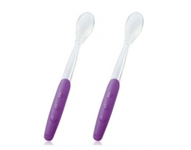 NUK EASY LEARNING Μαλακό κουτάλι με κοίλο τμήμα από σιλικόνη σε μώβ χρώμα 4m+, 2 τεμάχια