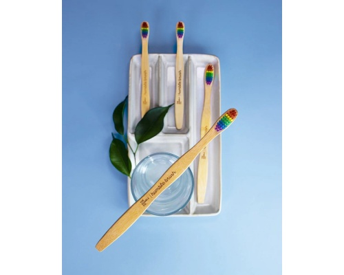 THE HUMBLE CO. Humble Brush Οδοντόβουρτσα για Ευαίσθητα Δόντια & Ούλα Ενηλίκων Πολύχρωμη-Proud Edition, 1τμχ THE HUMBLE CO. Humble Brush Οδοντόβουρτσα για Ευαίσθητα Δόντια & Ούλα Ενηλίκων Πολύχρωμη-Proud Edition, 1τμχ